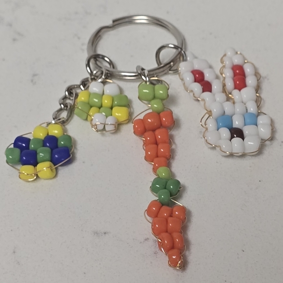 Nanasei Ōkami Accessories - Easter Beaded Keychain Bunny, Carrots & Eggs